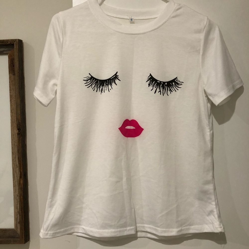 Eyelash tee